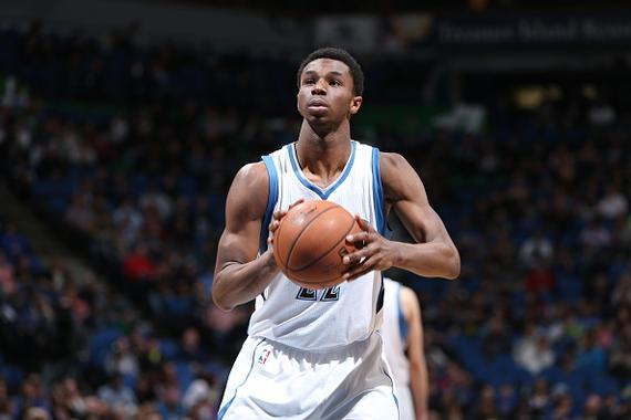 洛里：温哥华的人造草皮质量太差，在这样的场地比赛不可接受（洛里怒斥温哥华人造草皮质量堪忧：在这种场地比赛无法接受）