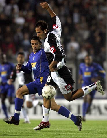 经纪人：若有球队有意圣地亚哥很正常，但他没离开米兰的想法（经纪人：球队追逐属正常，圣地亚哥无意离开米兰）