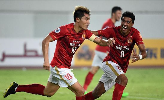 射门时致弗朗西斯重伤，田中碧被换下后立即找到加纳主帅道歉（射门致弗朗西斯重伤，田中碧被换下后当面向加纳主帅致歉）