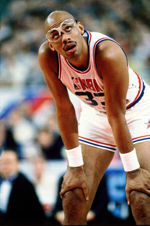 热议成都平神户：虽有遗憾但值得尊重，给中超挣脸没得黑（成都战平神户引热议：有憾仍可敬，为中超长脸无可指摘）