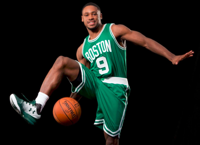 半场战报：瓦伦西亚0-0皇家贝蒂斯，安东尼、阿布德失良机（中场战况：瓦伦西亚与皇家贝蒂斯0-0互交白卷，安东尼与阿布德错失良机）