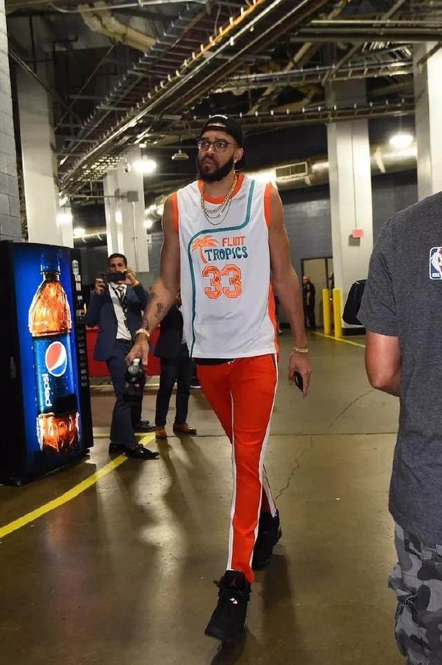 官方：德国裁判雅布隆斯基将执法欧冠第6轮布鲁日vs阿森纳（欧冠第6轮布鲁日对阿森纳之战将由德国裁判雅布隆斯基执法）